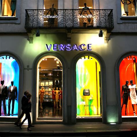 versace via montenapoleone 11 milano|versace italy.